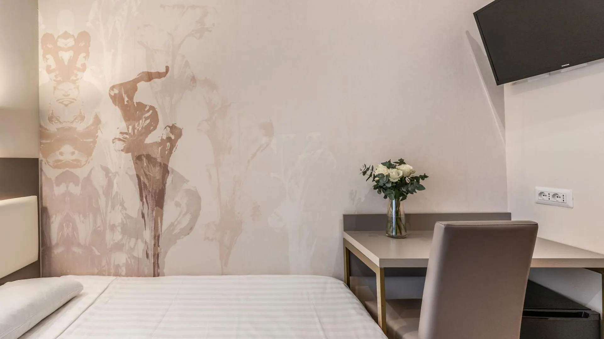 Flower Garden Hotel Roma 3*,