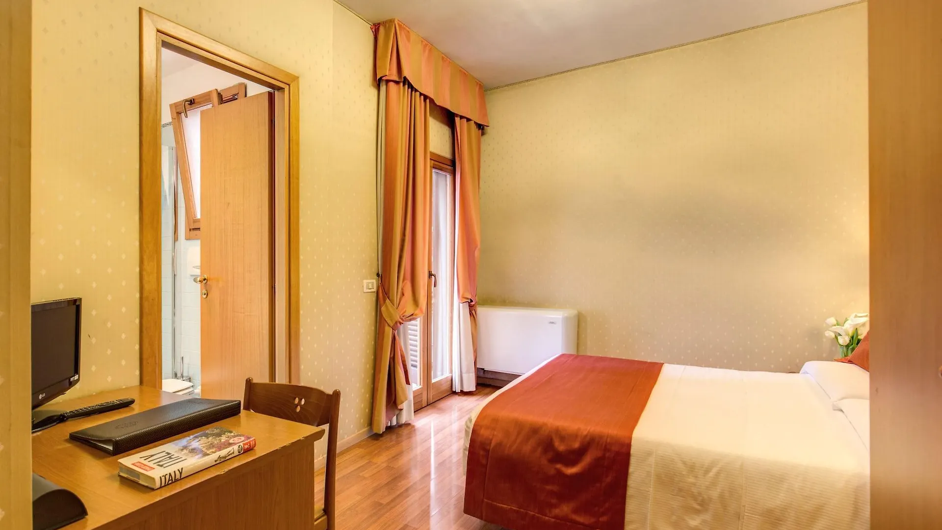 Flower Garden Hotel Rom 3*,