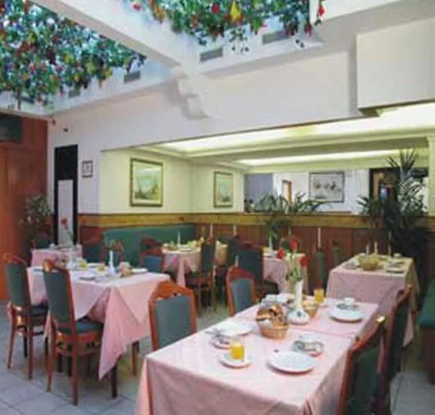 Flower Garden Hotel Rom 3*,